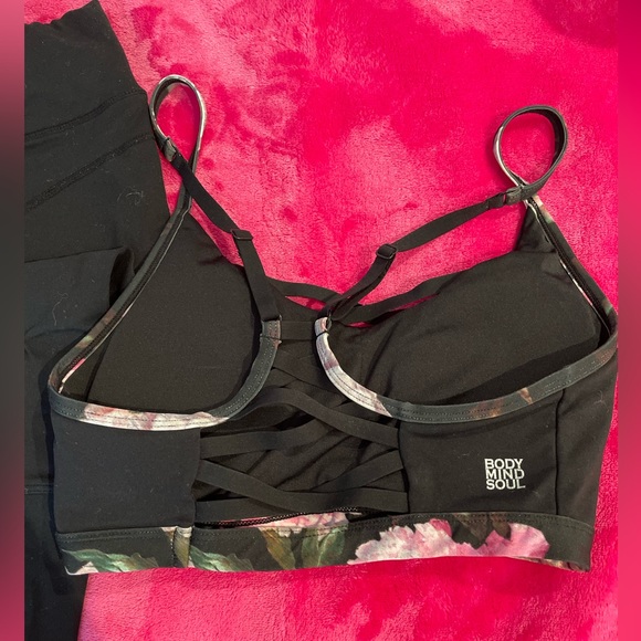 LaVie En Rose Workout Set - Picture 2 of 8